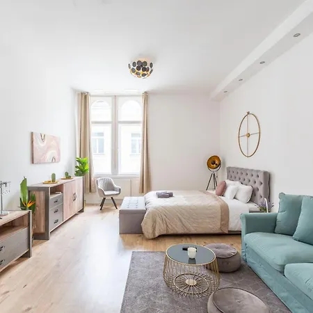 Exclusive Next To The Fashion Street Budapest